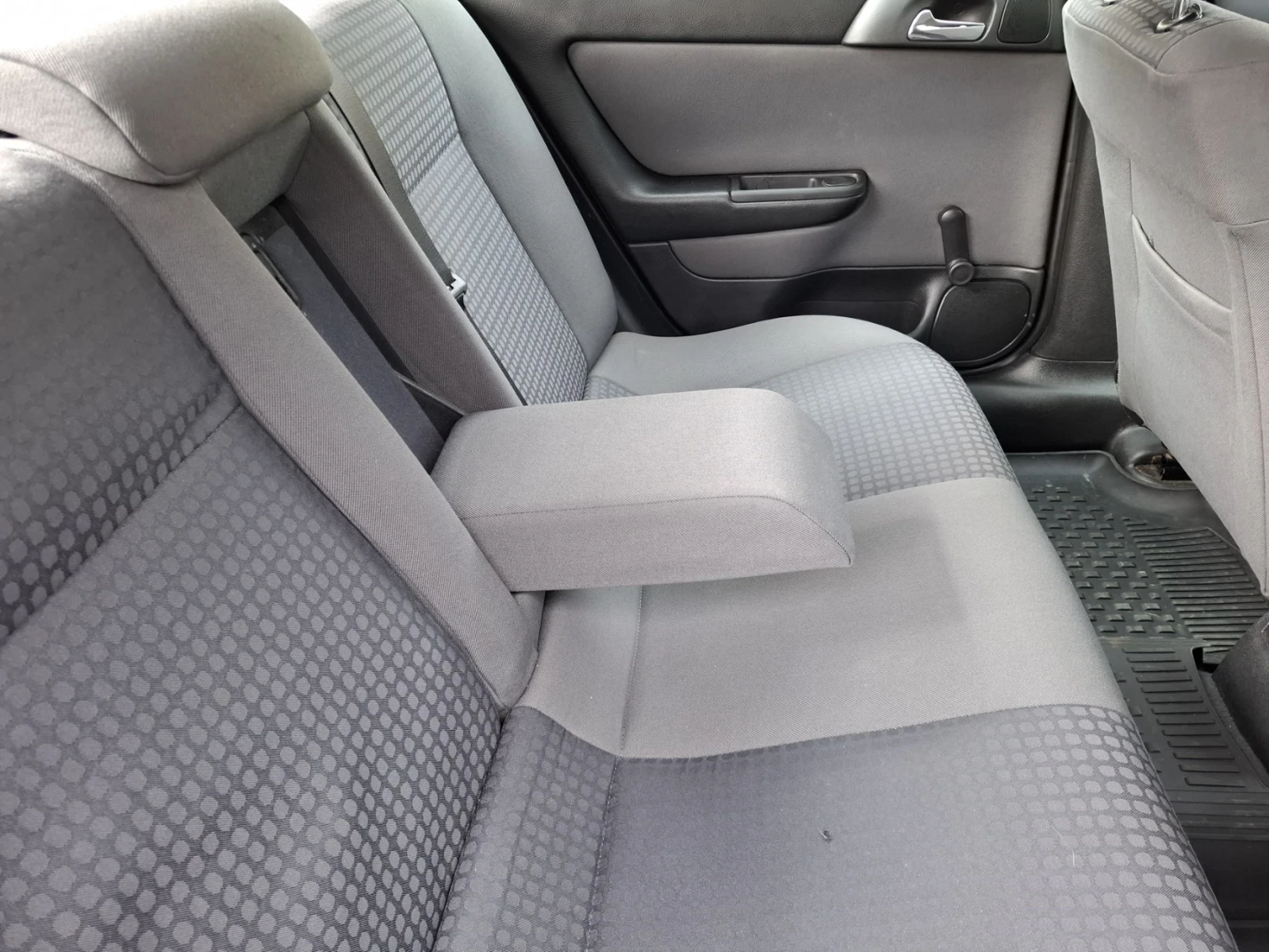 Opel Astra 1, 6 85, снимка 13 - Автомобили и джипове - 54679830