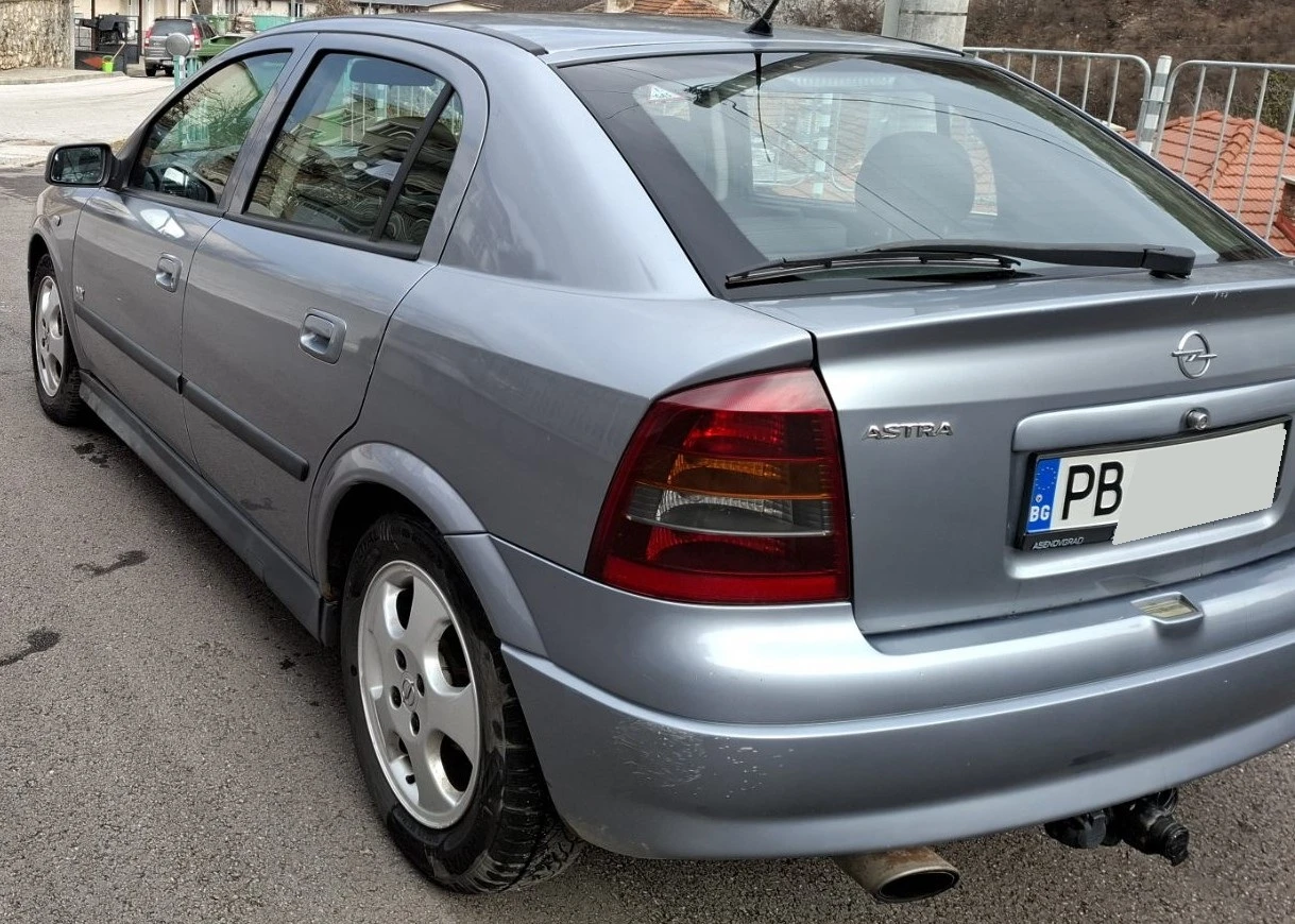 Opel Astra 1, 6 85, снимка 3 - Автомобили и джипове - 54679830