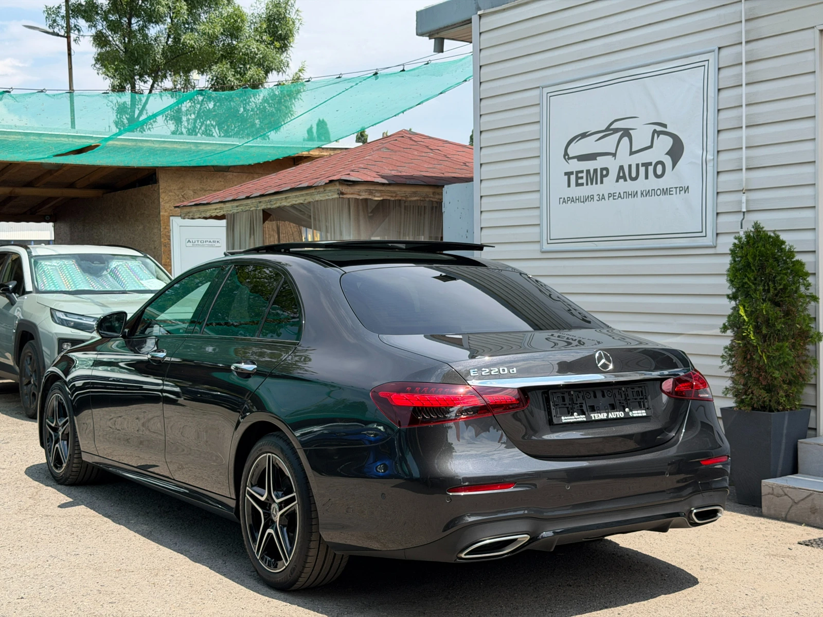 Mercedes-Benz E 220 AMG* СЕРВИЗНА КНИЖКА С ПЪЛНА ИСТОРИЯ В МЕРЦЕДЕС, снимка 6 - Автомобили и джипове - 55014839
