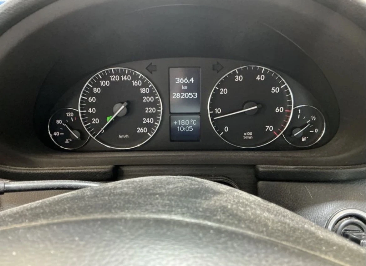 Mercedes-Benz C 180, снимка 4 - Автомобили и джипове - 55166803
