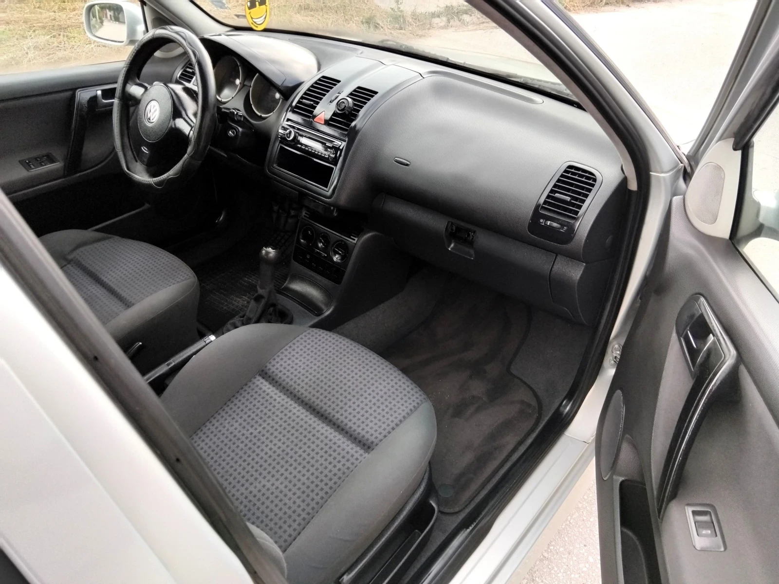 VW Polo 1.4i.75k + КЛИМА. БЕНЗИН. , снимка 14 - Автомобили и джипове - 55187788