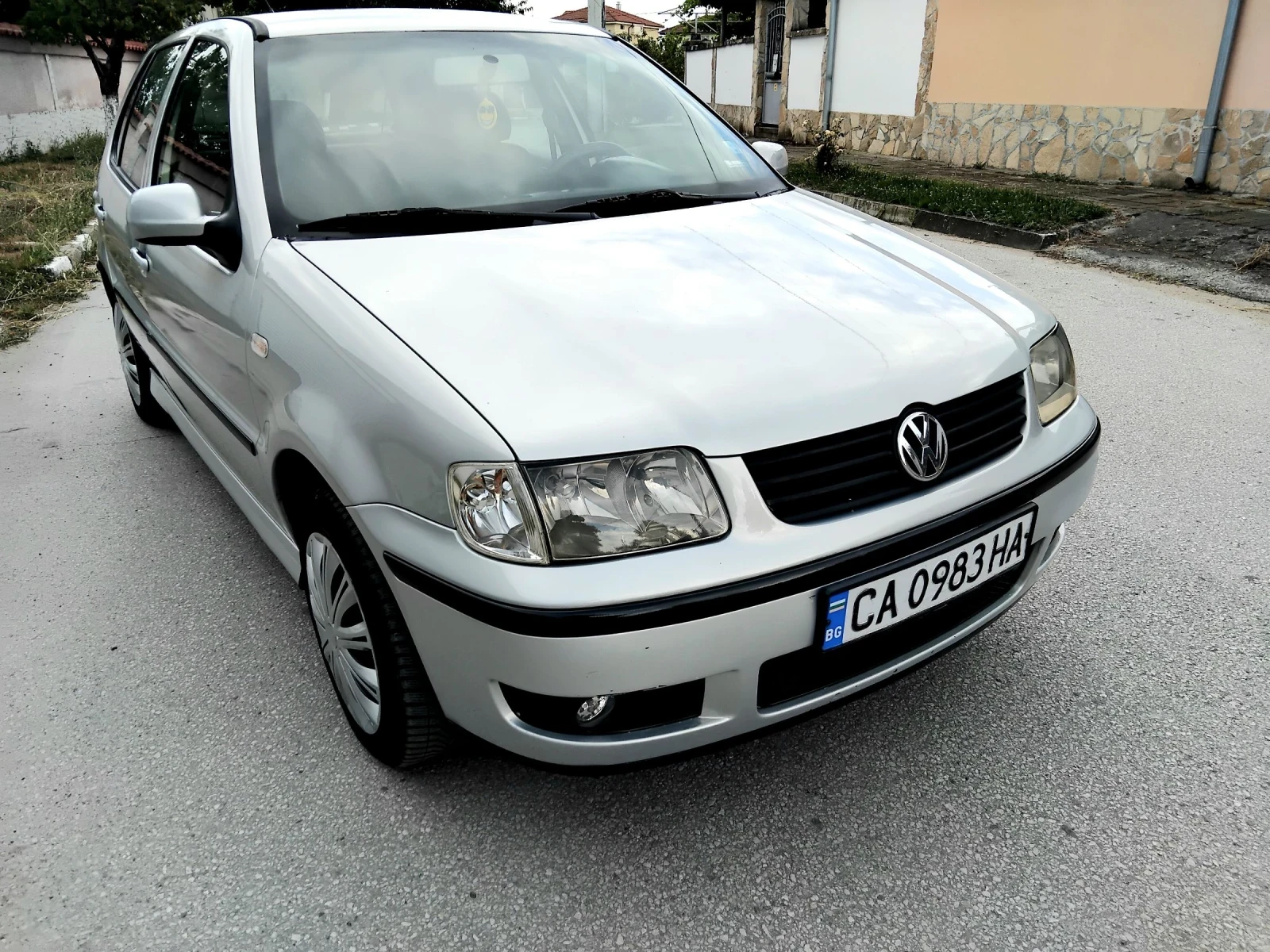 VW Polo 1.4i.75k + КЛИМА. БЕНЗИН. , снимка 3 - Автомобили и джипове - 55187788
