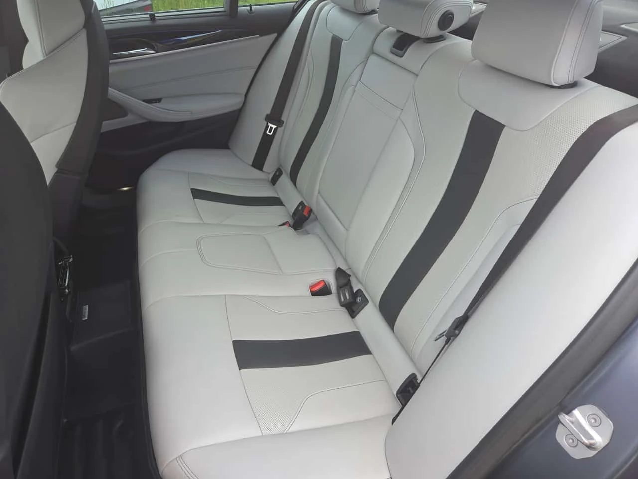 BMW M5 * Sedan * CARFAX * ����� �� ����������� | Mobile.bg � ����������� 11