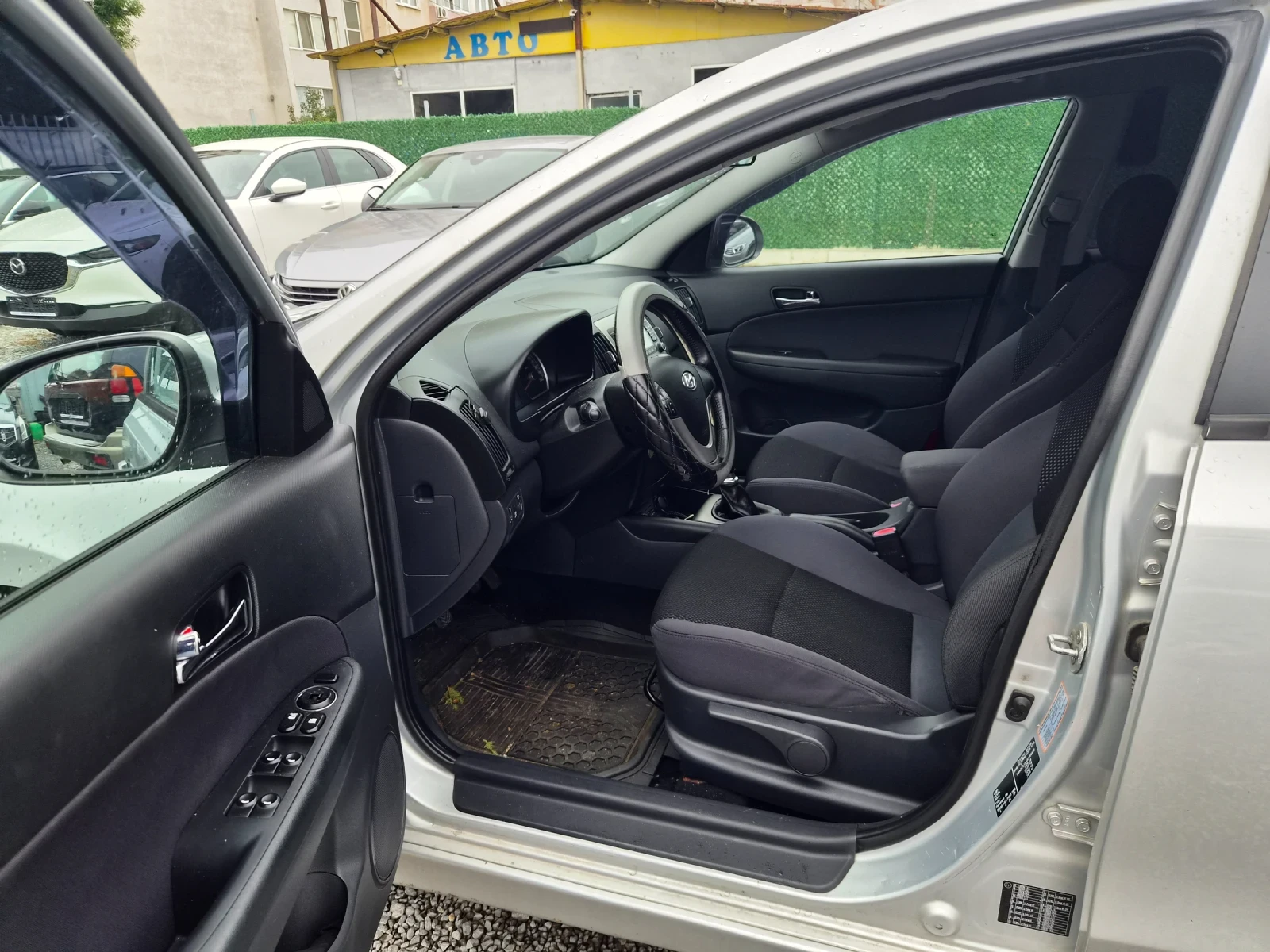 Hyundai I30 1.6SW 115kc., снимка 8 - Автомобили и джипове - 55431288