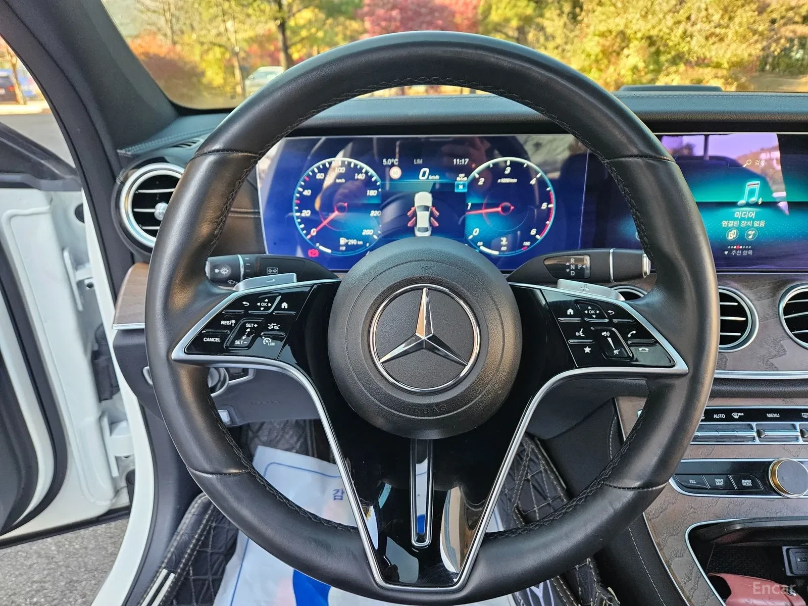Mercedes-Benz E 220 4MATIC* AVANTGARDE* TOP CENA, снимка 16 - Автомобили и джипове - 55611249