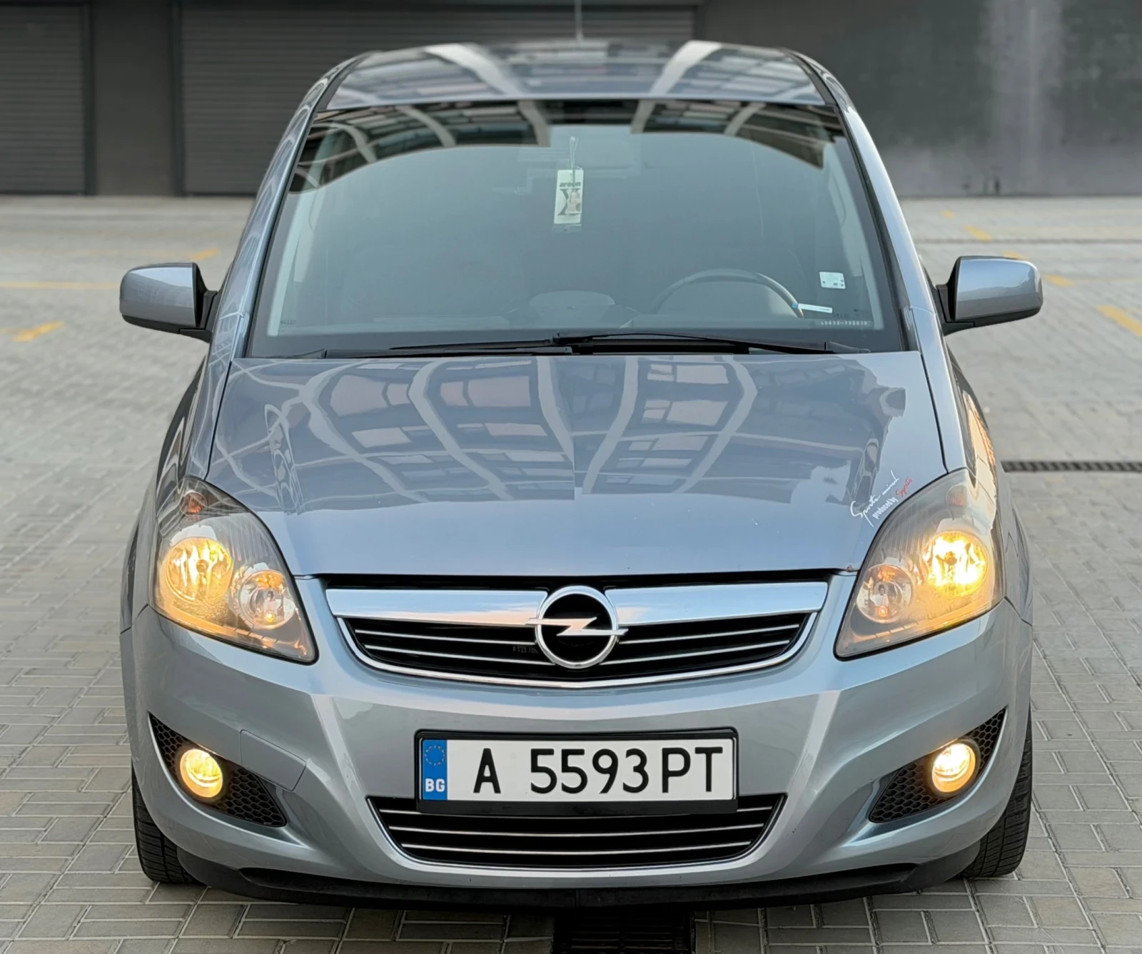 Opel Zafira 1.8 ГАЗ/БЕНЗИН 2013г, снимка 3 - Автомобили и джипове - 55787939