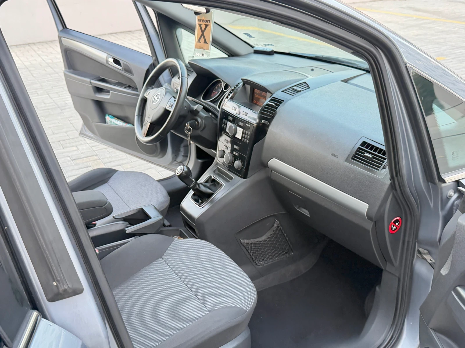 Opel Zafira 1.8 ГАЗ/БЕНЗИН 2013г, снимка 11 - Автомобили и джипове - 55787939