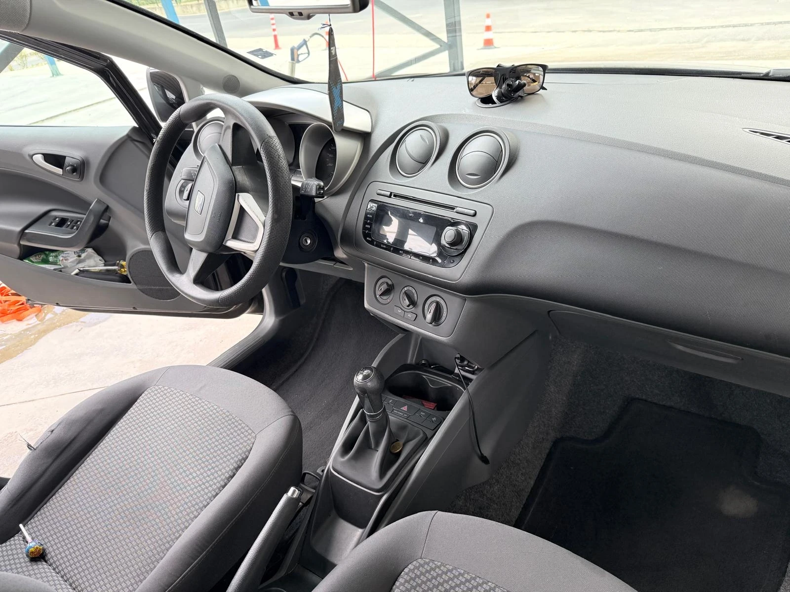Seat Ibiza, снимка 12 - Автомобили и джипове - 55806867