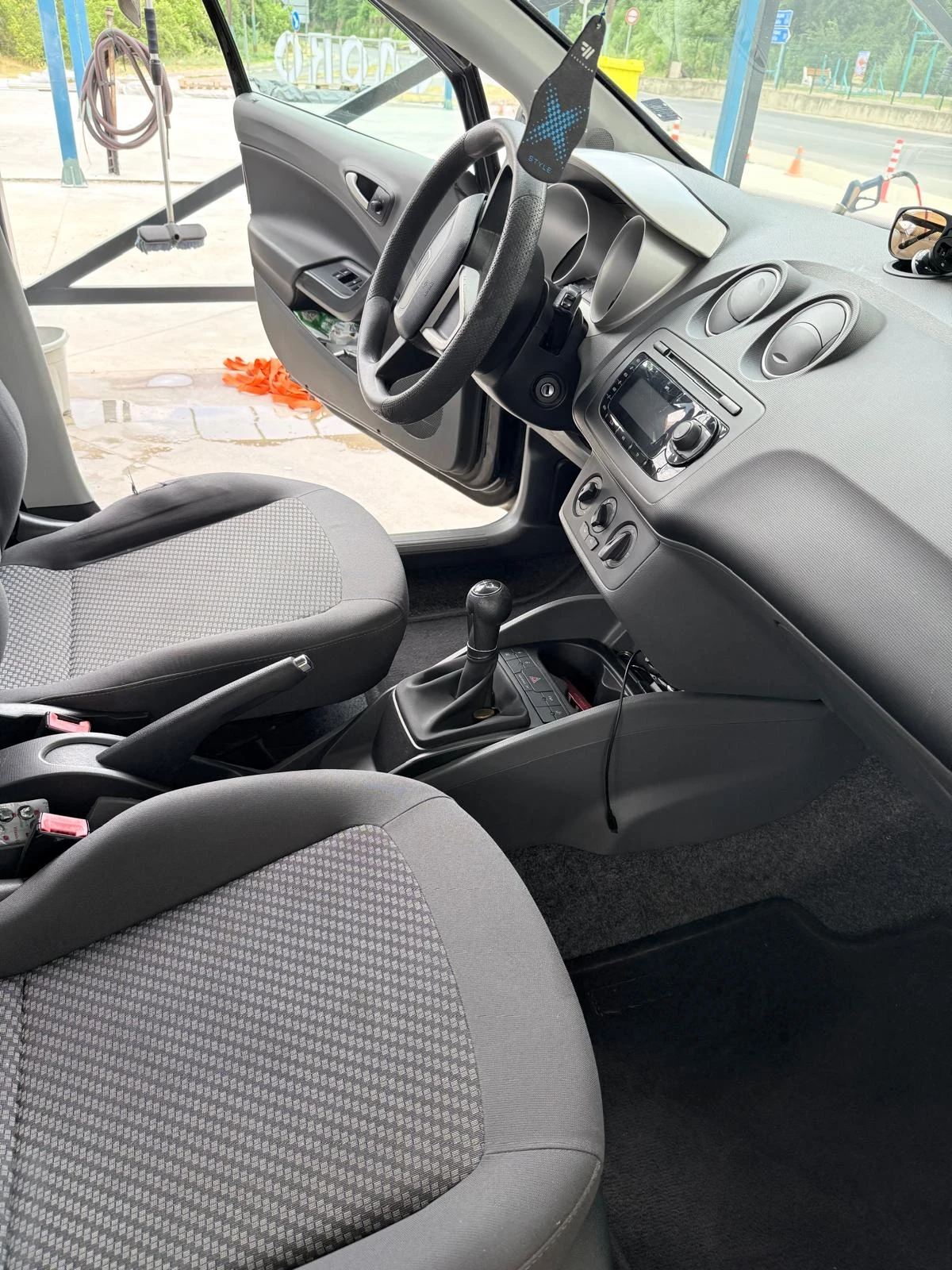 Seat Ibiza, снимка 15 - Автомобили и джипове - 55806867
