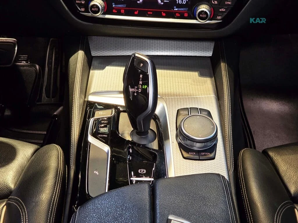 BMW 530 xDrive * M Pack * HUD *  АвтоКредит * (ЦЕНА ДО БГ), снимка 14 - Автомобили и джипове - 55948804