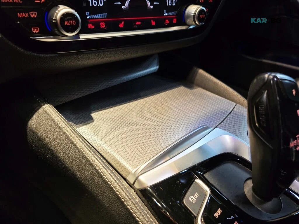 BMW 530 xDrive * M Pack * HUD *  АвтоКредит * (ЦЕНА ДО БГ), снимка 16 - Автомобили и джипове - 55948804