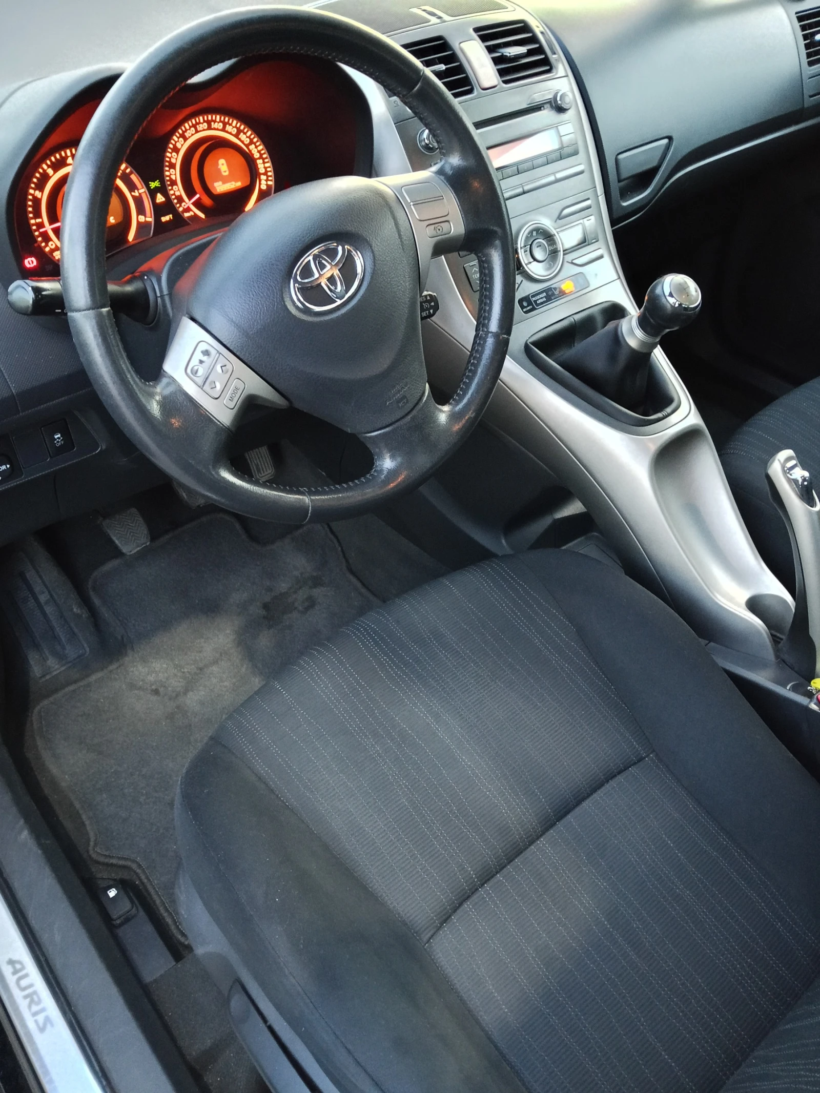 Toyota Auris executive, снимка 11 - Автомобили и джипове - 56154645