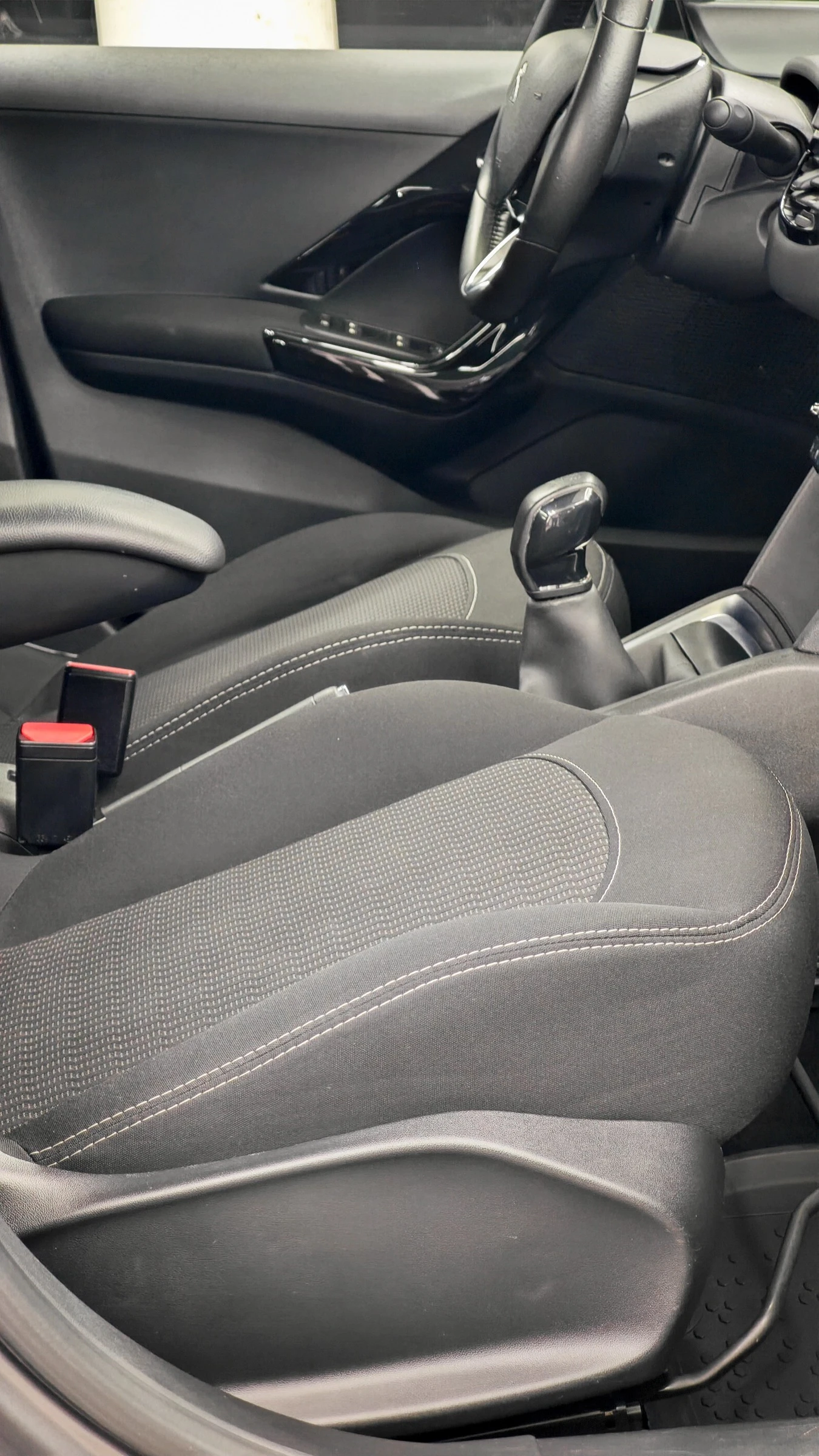 Peugeot 208 1.2 Газ/Бензин, 106000км, снимка 11 - Автомобили и джипове - 56171592