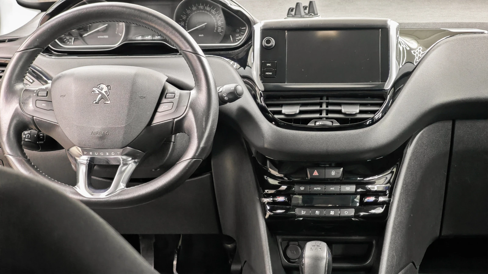 Peugeot 208 1.2 Газ/Бензин, 106000км, снимка 7 - Автомобили и джипове - 56171592