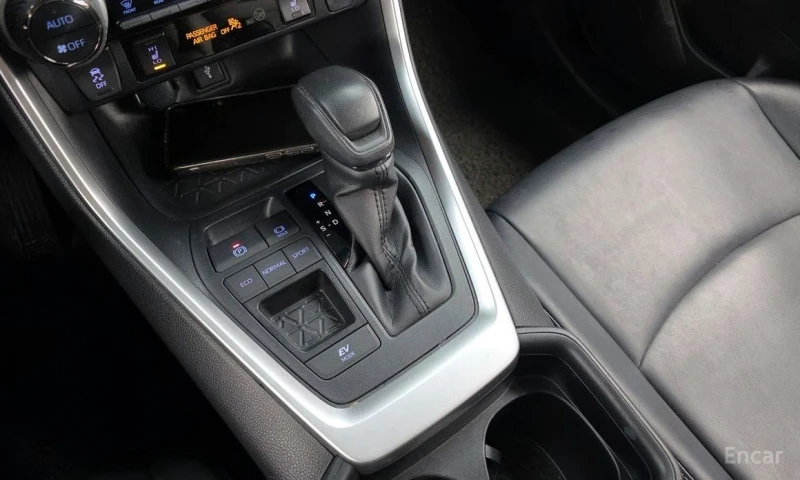 Toyota Rav4, снимка 9 - Автомобили и джипове - 53516300