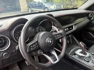 Alfa Romeo Stelvio * Estrema * АВТОКРЕДИТ БЕЗ ПЪРВОНАЧАЛНА ВНОСКА* , снимка 8 - Автомобили и джипове - 54803762