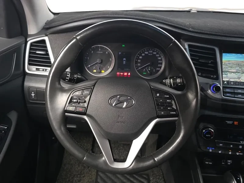 Hyundai Tucson 1.7 2WD PREMIUM, снимка 13 - Автомобили и джипове - 55747417