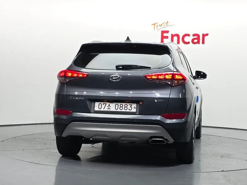 Hyundai Tucson 1.7 2WD PREMIUM, снимка 4 - Автомобили и джипове - 55747417