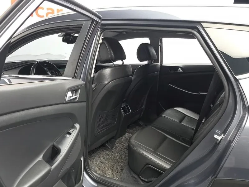 Hyundai Tucson 1.7 2WD PREMIUM, снимка 12 - Автомобили и джипове - 55747417