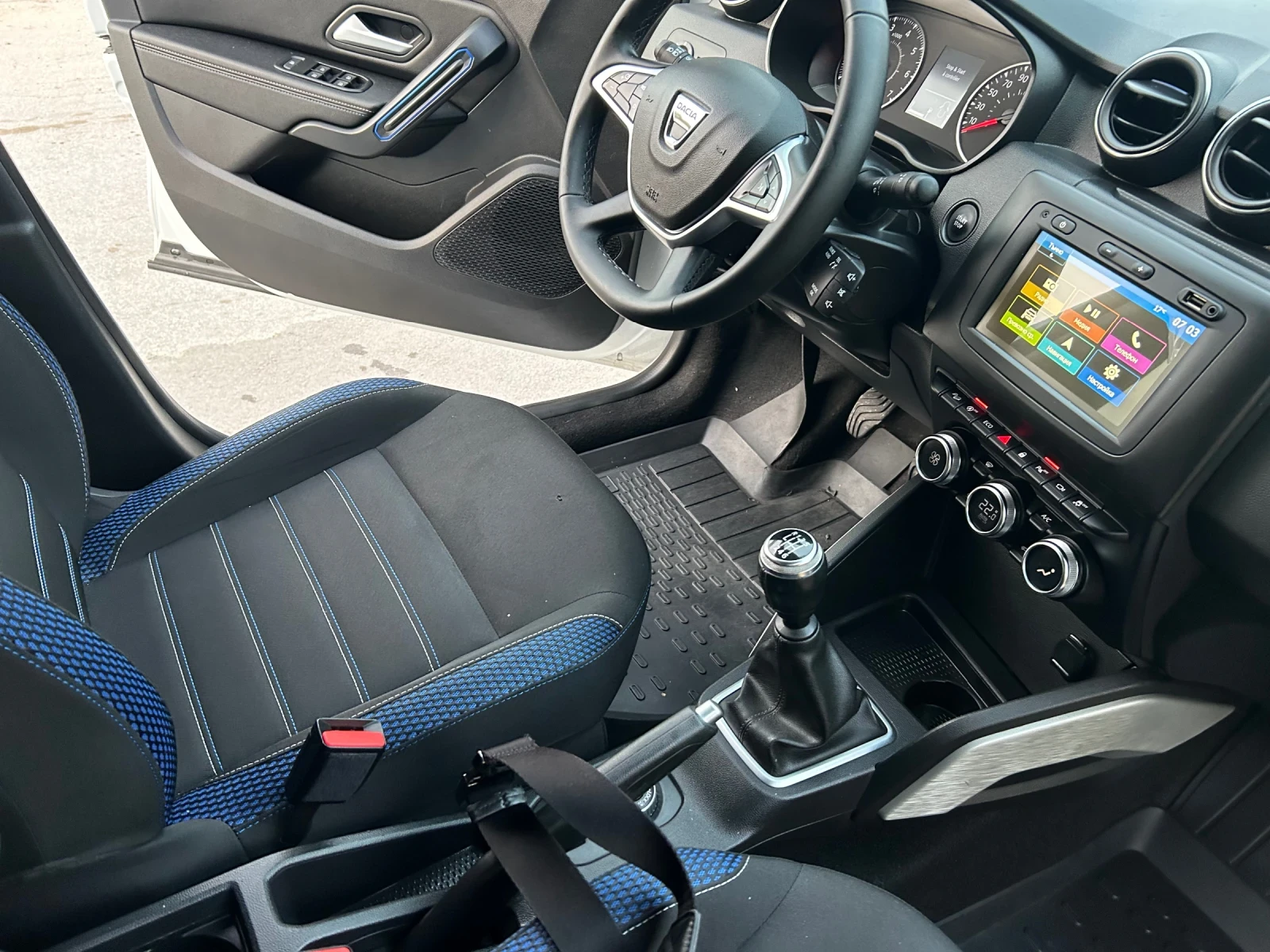 Dacia Duster Dacia Duster-1.333TCe4x4kameri360-Unikat-34368km., снимка 15 - Автомобили и джипове - 52829980