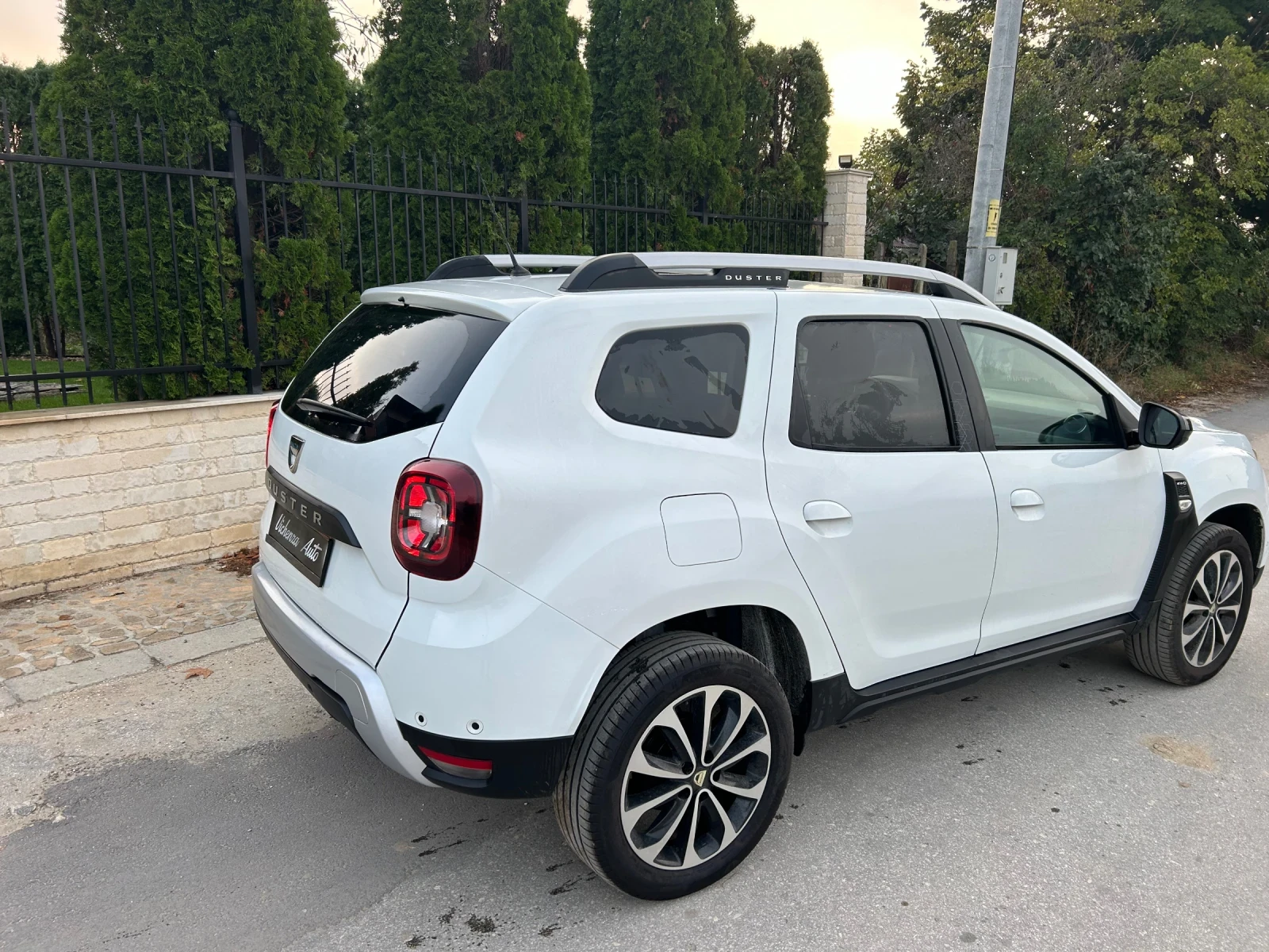 Dacia Duster Dacia Duster-1.333TCe4x4kameri360-Unikat-34368km., снимка 8 - Автомобили и джипове - 52829980