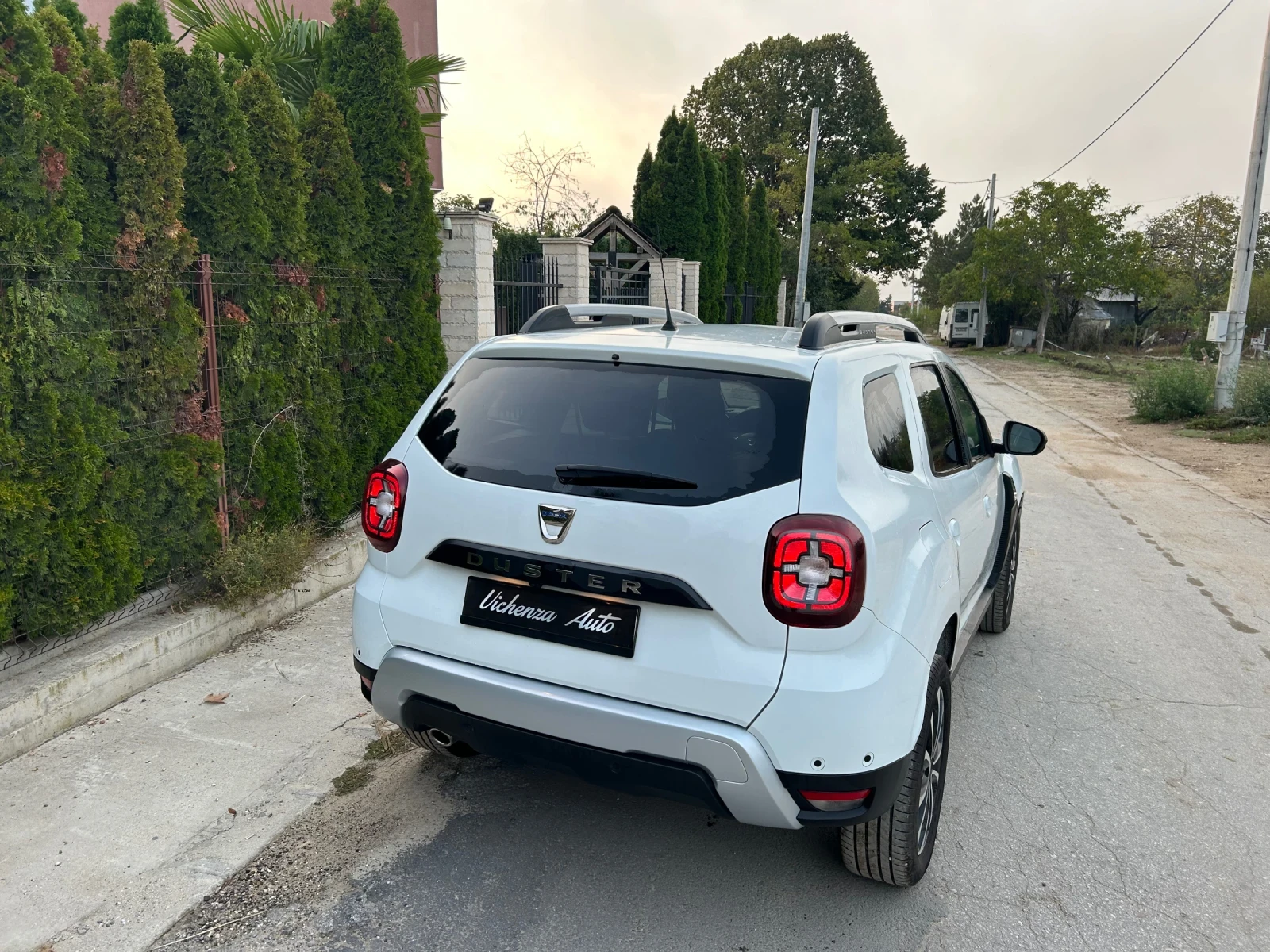 Dacia Duster Dacia Duster-1.333TCe4x4kameri360-Unikat-34368km., снимка 5 - Автомобили и джипове - 52829980