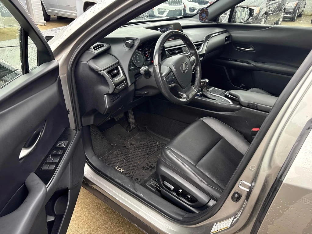 Lexus UX * 250h * CARFAX * ���� �� �� | Mobile.bg � ����������� 5