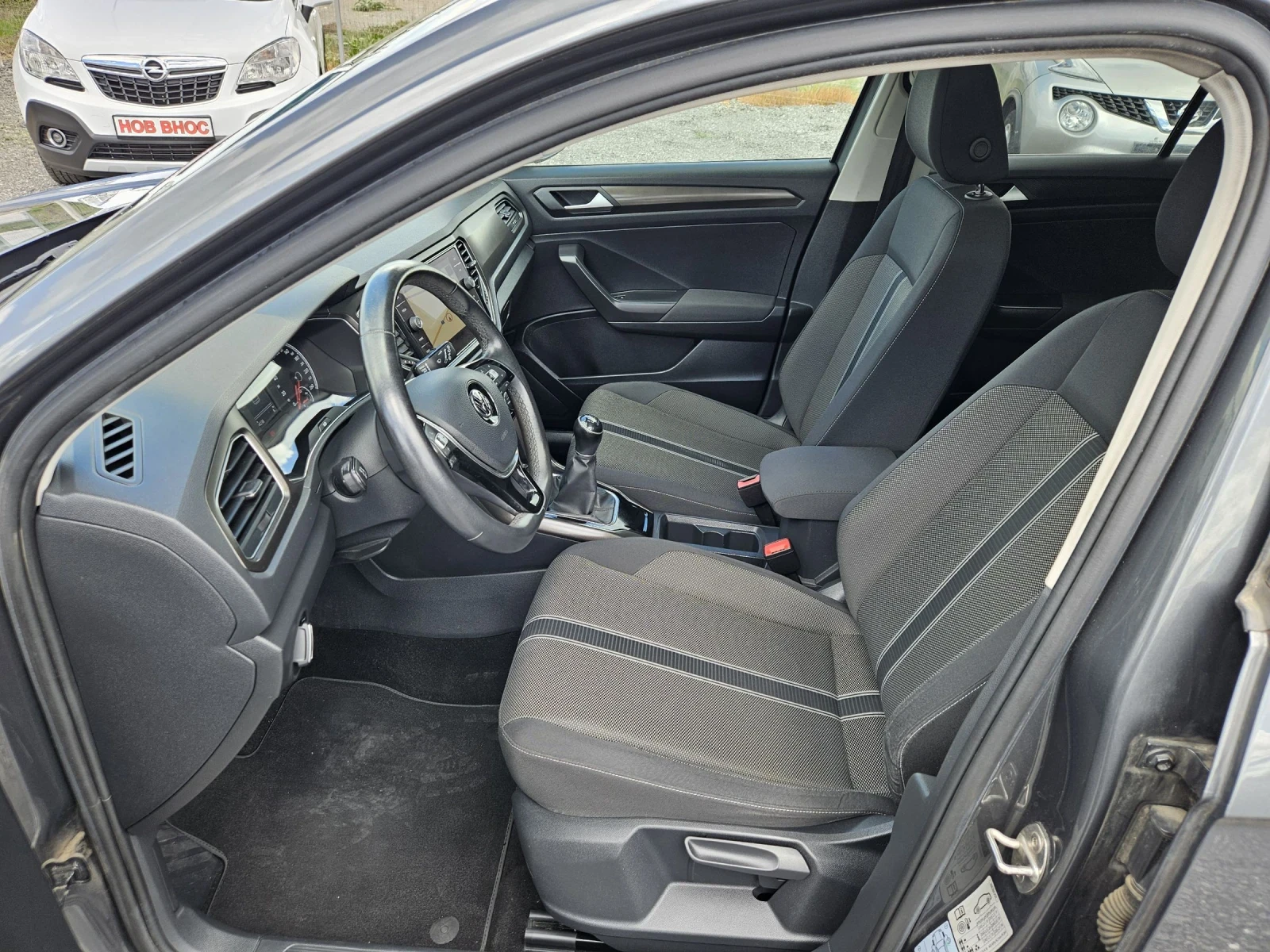 VW T-Roc 1.6TDI EURO6, снимка 11 - Автомобили и джипове - 54388962