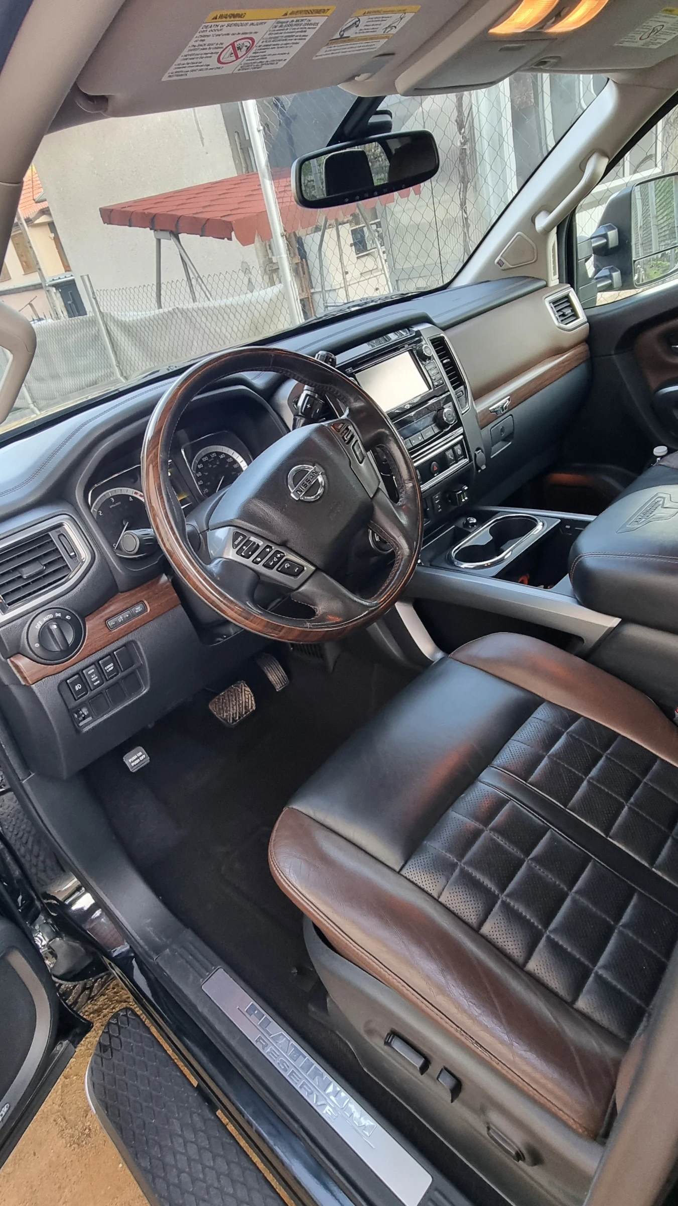 Nissan Titan crew cab, снимка 8 - Автомобили и джипове - 54768198