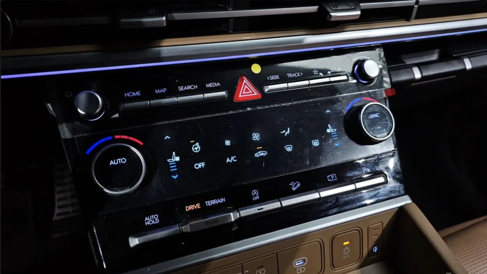 Hyundai Santa fe CALIGRAPHY / ОБДУХ / 360 КАМЕРИ / HUD , снимка 14 - Автомобили и джипове - 54884402