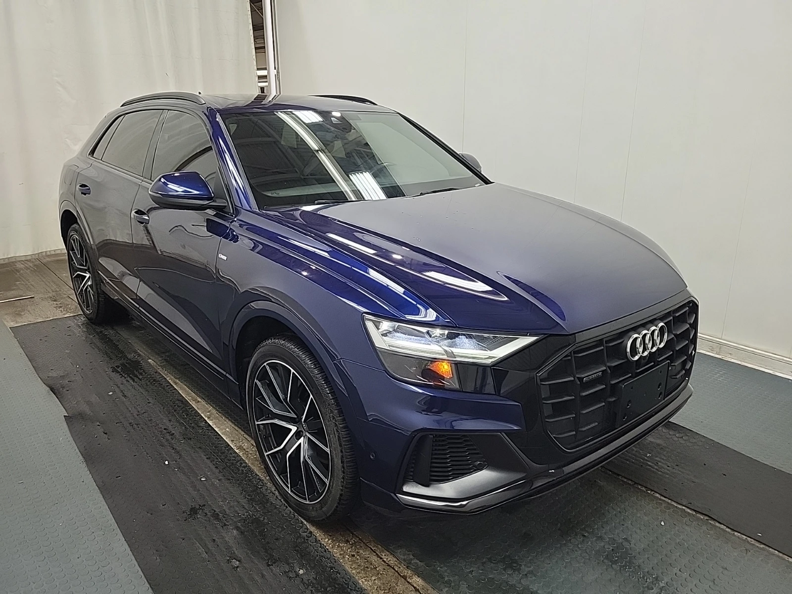 Audi Q8 Progressive* ОБДУХВАНЕ * ПАНОРАМА * , снимка 3 - Автомобили и джипове - 55308035