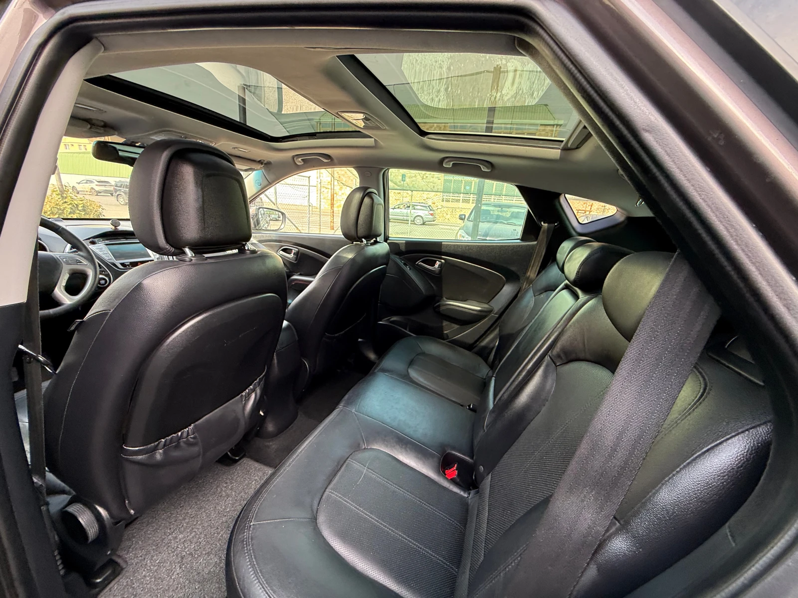 Hyundai IX35 2.0CRDI 4X4* ПАНО* ПОДГРЕВ* КАМЕРА* КОЖА* K LESS, снимка 9 - Автомобили и джипове - 55842755