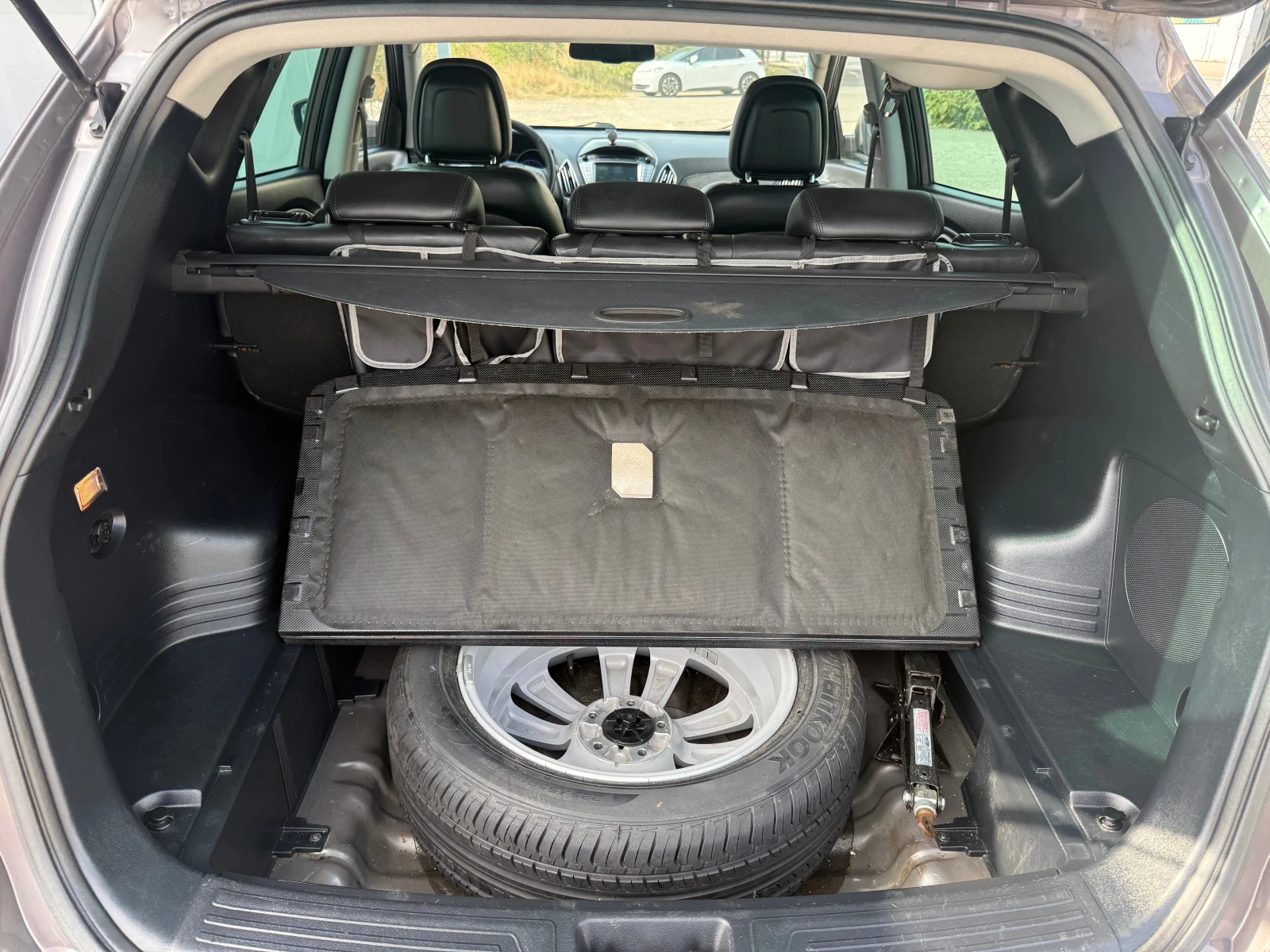 Hyundai IX35 2.0CRDI 4X4* ПАНО* ПОДГРЕВ* КАМЕРА* КОЖА* K LESS, снимка 8 - Автомобили и джипове - 55842755