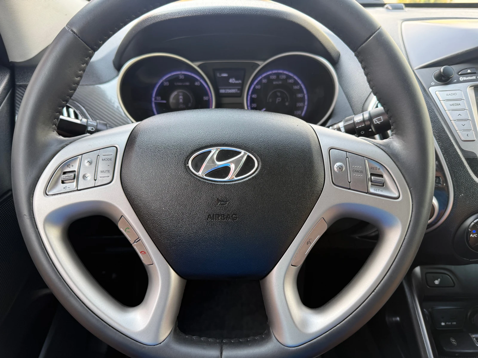 Hyundai IX35 2.0CRDI 4X4* ПАНО* ПОДГРЕВ* КАМЕРА* КОЖА* K LESS, снимка 16 - Автомобили и джипове - 55842755