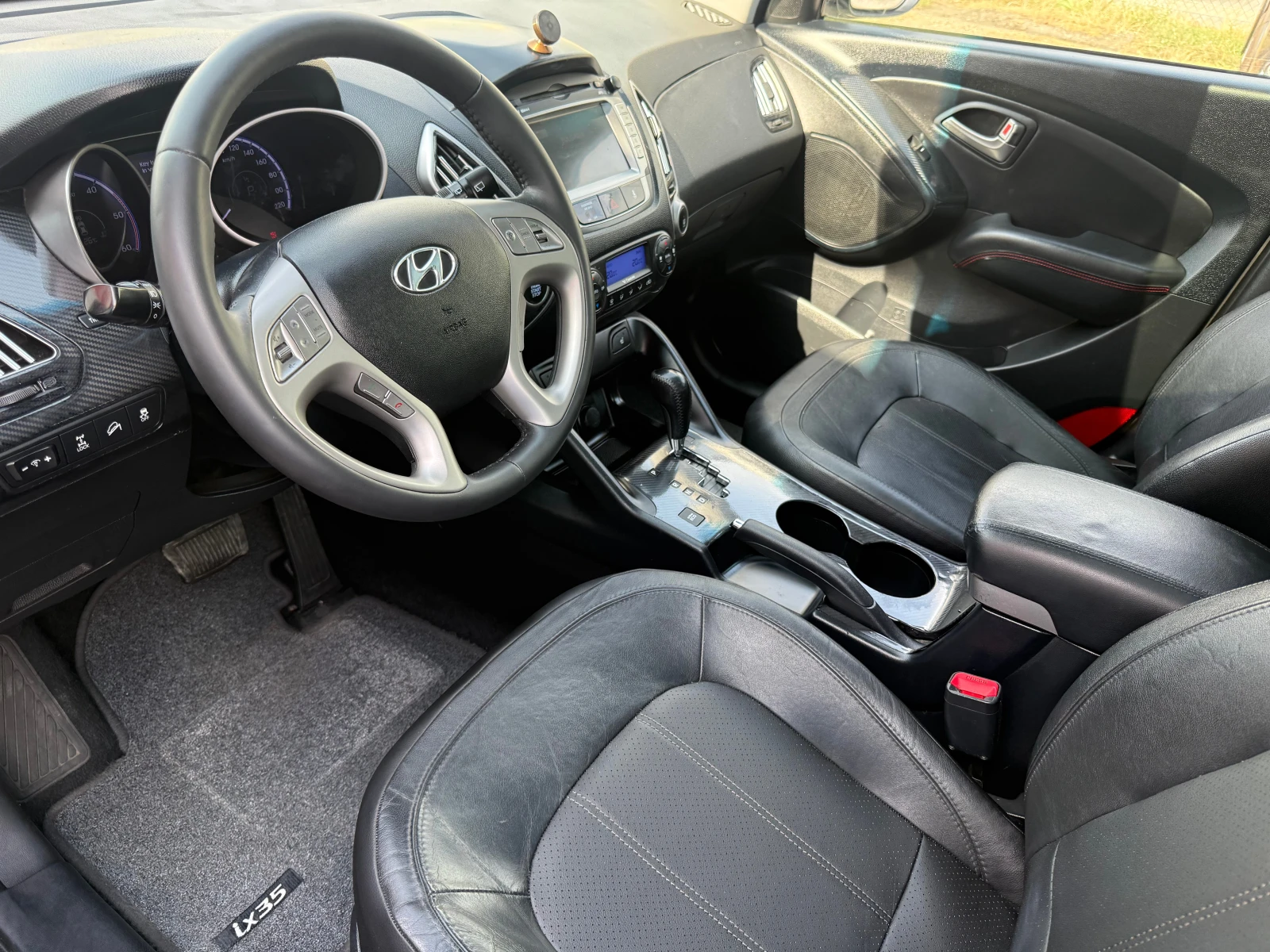 Hyundai IX35 2.0CRDI 4X4* ПАНО* ПОДГРЕВ* КАМЕРА* КОЖА* K LESS, снимка 14 - Автомобили и джипове - 55842755
