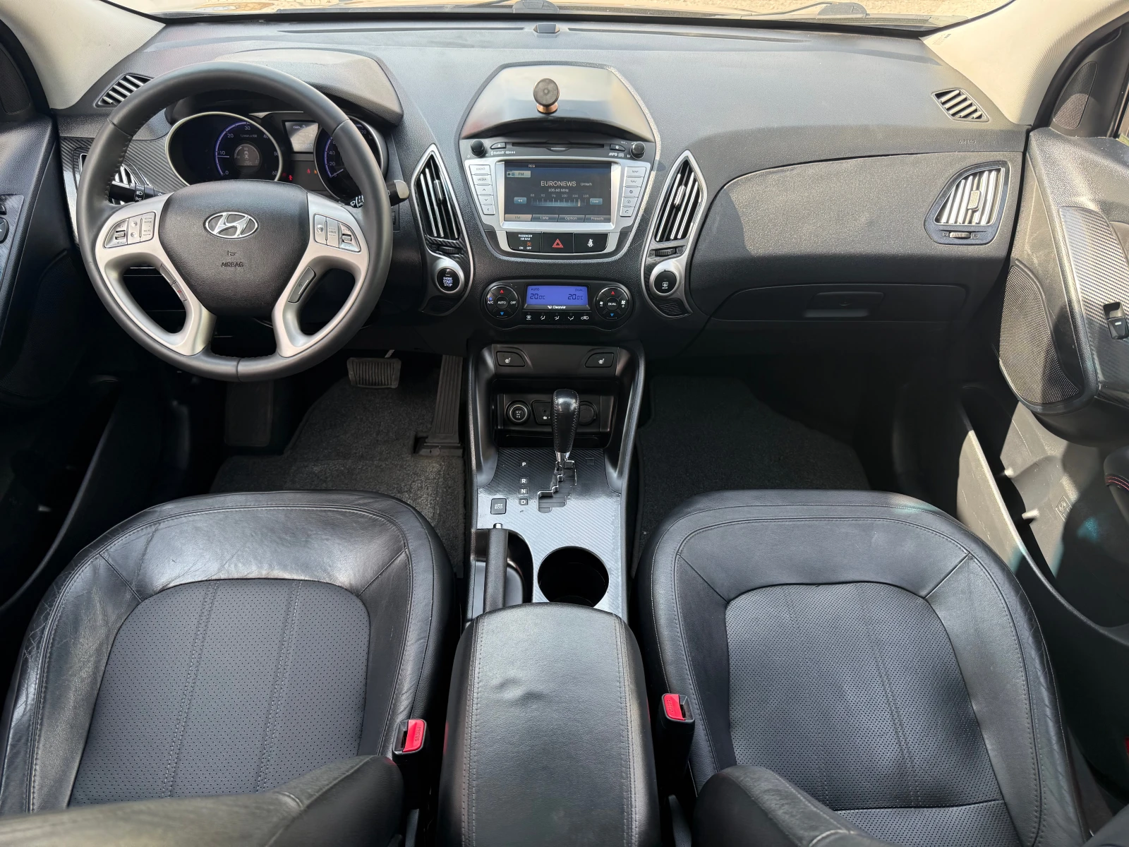 Hyundai IX35 2.0CRDI 4X4* ПАНО* ПОДГРЕВ* КАМЕРА* КОЖА* K LESS, снимка 10 - Автомобили и джипове - 55842755