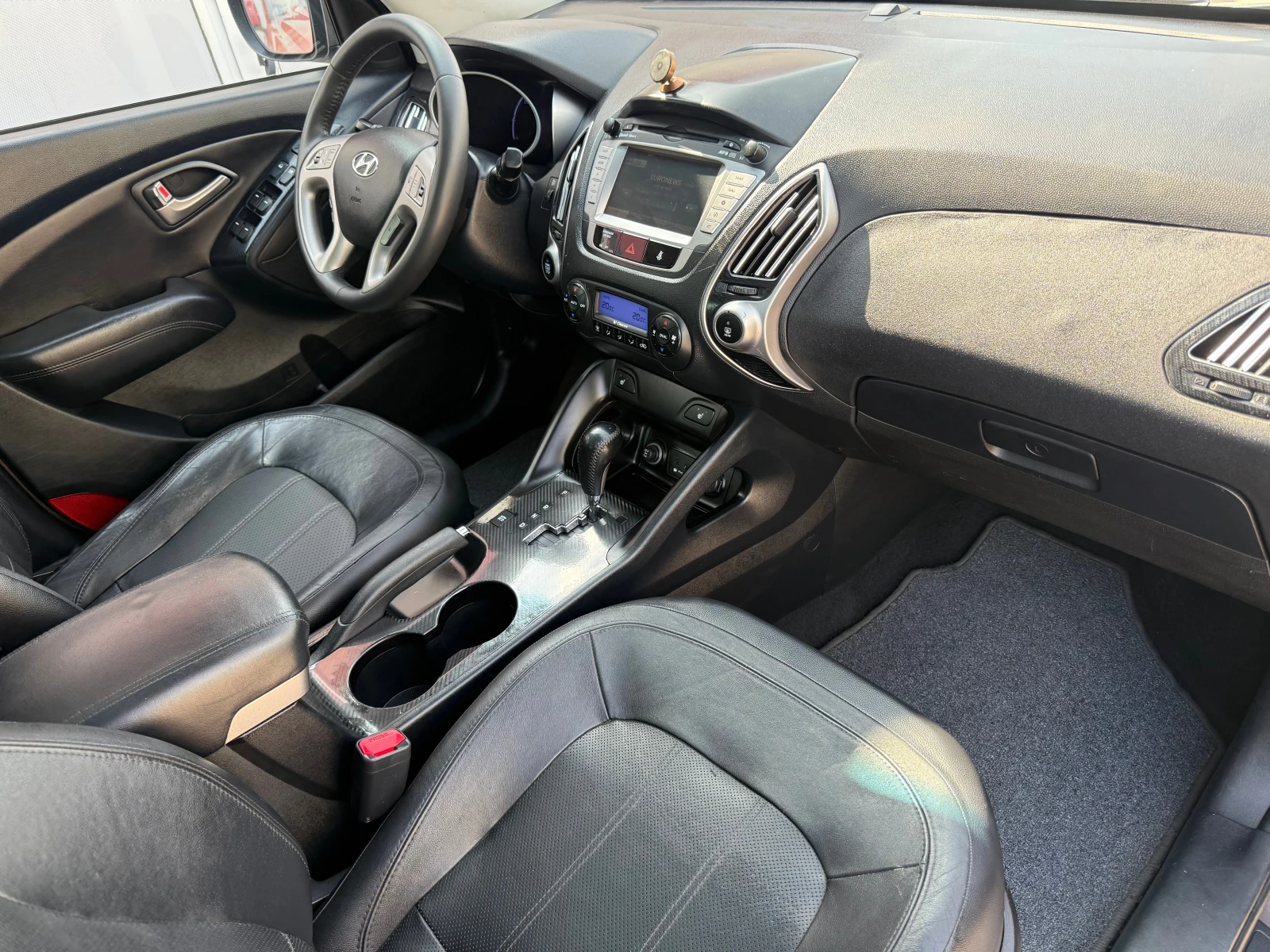 Hyundai IX35 2.0CRDI 4X4* ПАНО* ПОДГРЕВ* КАМЕРА* КОЖА* K LESS, снимка 12 - Автомобили и джипове - 55842755