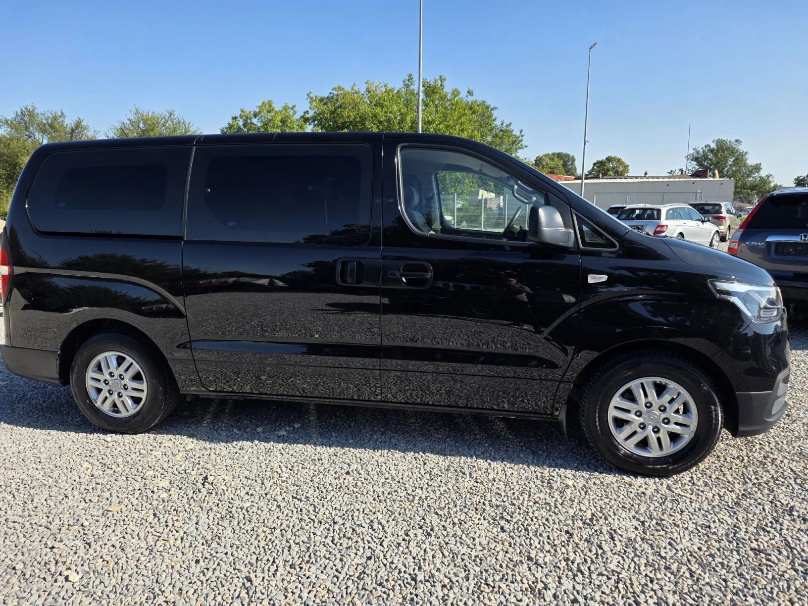Hyundai H1 2.5d 136h.p. 5+ 1 места, снимка 3 - Бусове и автобуси - 54265460