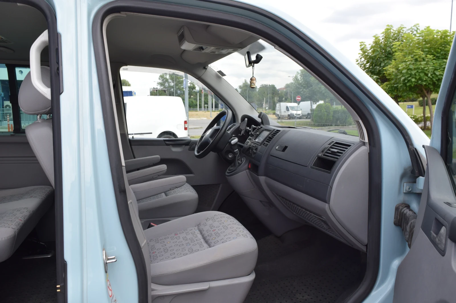 VW Caravelle T5 2.5 TDI, снимка 17 - Бусове и автобуси - 55660042