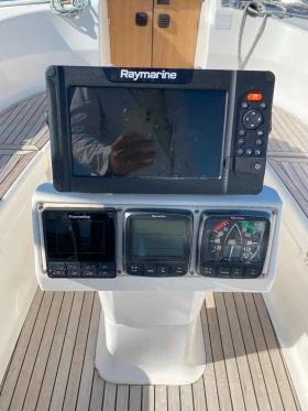 Ветроходна лодка Bavaria 40 Cruiser, снимка 9