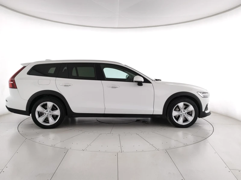 Volvo V60 Cross Country 2.0 d4 Pro AWD geartronic, снимка 2 - Автомобили и джипове - 47548811