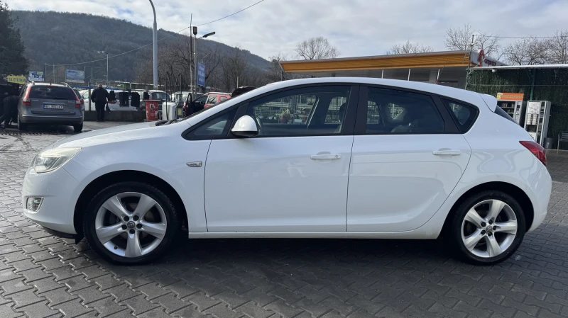 Opel Astra J, снимка 10 - Автомобили и джипове - 48267972