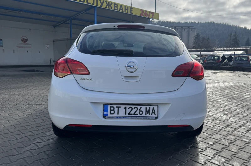 Opel Astra J, снимка 5 - Автомобили и джипове - 48267972