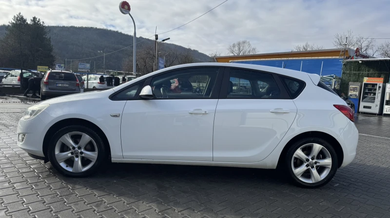 Opel Astra J, снимка 7 - Автомобили и джипове - 48267972