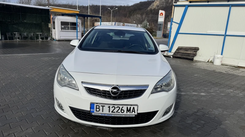 Opel Astra J, снимка 9 - Автомобили и джипове - 48267972