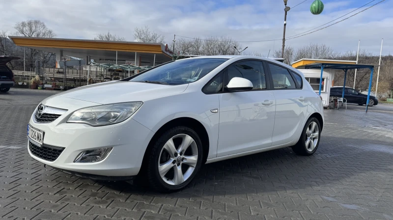 Opel Astra J, снимка 8 - Автомобили и джипове - 48267972