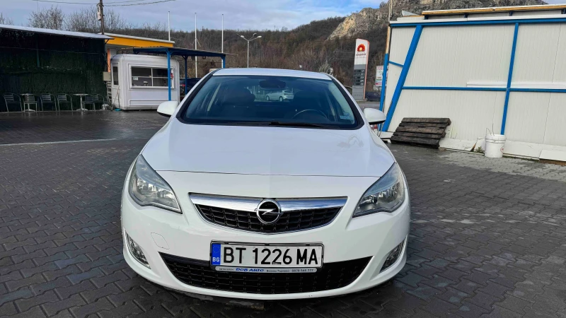 Opel Astra J, снимка 1 - Автомобили и джипове - 48267972