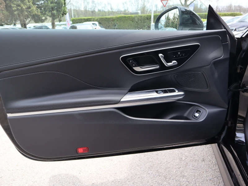 Mercedes-Benz CLE 300/4Matic/AMG Advance plus/Digital Light/Panorama, снимка 7 - Автомобили и джипове - 49682449