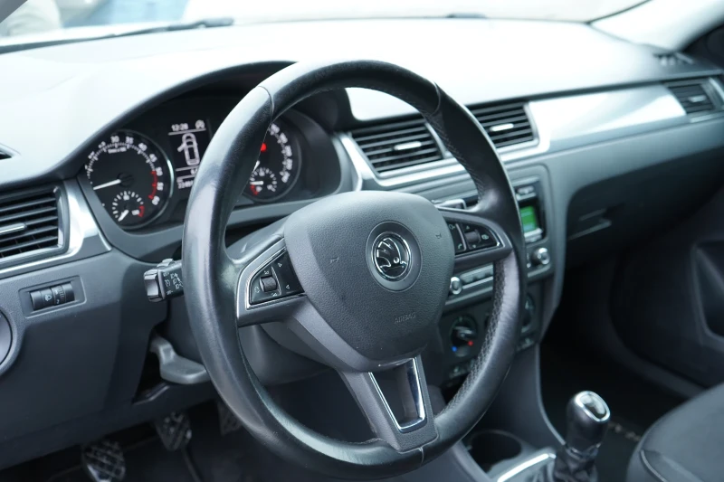 Skoda Rapid * 1.6 TDI* Обслужена* КАСКО* ГО* , снимка 9 - Автомобили и джипове - 52562429