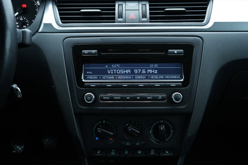 Skoda Rapid * 1.6 TDI* Обслужена* КАСКО* ГО* , снимка 13 - Автомобили и джипове - 52562429